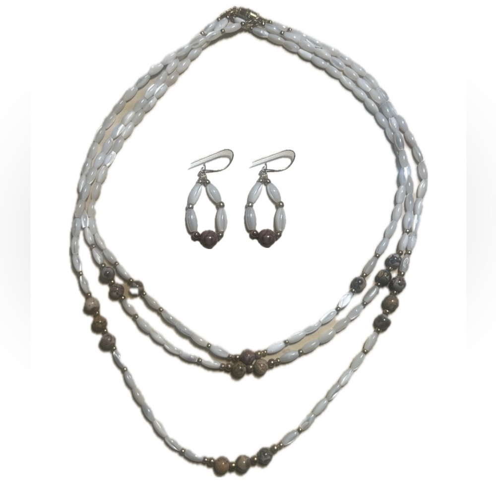 Three strand pearl necklace+earrings!